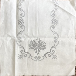 Ruusu-ristipistokaitaliina 50x100 cm ilman lankoja K/B81