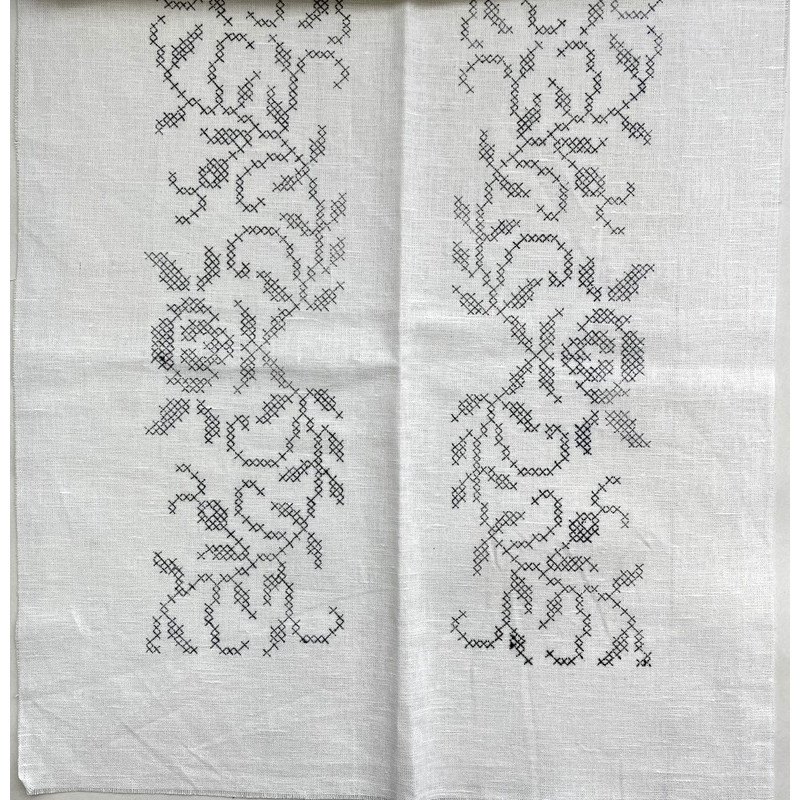 Onnenruusu ristipistokaitaliina 42x115 cm ilman lankoja K-024