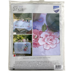 Kukat ja perhoset -ristipistokaitaliina PN-0167963