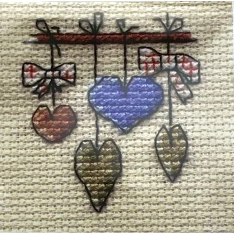 Roikkuvat sydämet -ristipistotyö 004-K04stl