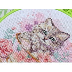 Teekutsut-ristipistotyö AHM-077