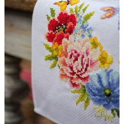 Värikkäät kukat -ristipistokaitaliina PN-0183727