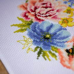 Värikkäät kukat -ristipistokaitaliina PN-0183727