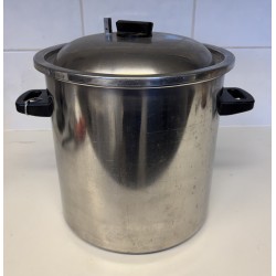 Iso kattila kasvivärjäykseen