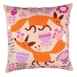 Rakkaustarina -ristipistotyyny CU003