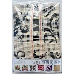 Mustavalkoinen perhonen -ristipistotyyny PN-0008739