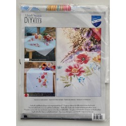 Unikot ja niittykukat -ristipistokaitaliina PN-0230706